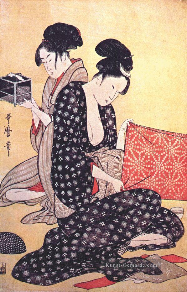 Frauen, die Kleider 1 Kitagawa Utamaro Japanisch machen Ölgemälde